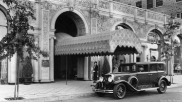 Beverly_Wilshire_Hotel_Entrance_ca1929